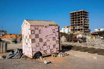 Immeuble en construction sur le site de l'ancien aéroport dans la ville de  Dakar au Sénégal en...