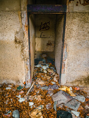 Verm&uuml;lltes altes Plumsklo