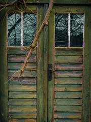 &Ouml;ost Place, alte Holzt&uuml;r