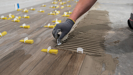 Tiling work using the leveling system. 