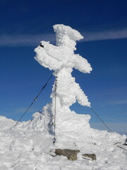 Gipfelkreuz mit Anraum am Gmeineck 2592m
