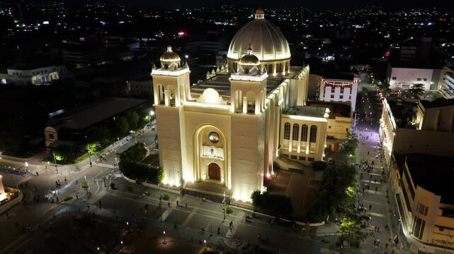 Catedral de San Salvador - Toma A&eacute;rea Nocturna del Centro Hist&oacute;rico