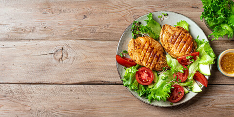 Grilled chicken breast and fresh vegetable salad