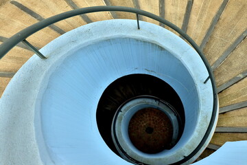 Fototapeta premium Wendeltreppe in eine Fußgängerunterführung in Basel