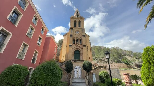 Visit the sacred hermitage of the Virgen of the Salud of Archena, in the Ricote Valley, Murcia. Experience the Moorish charm and the tranquility of the Segura River.