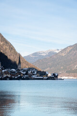 Obraz premium Bright sunny winter day, Alps, Hallstatt lake and village view.