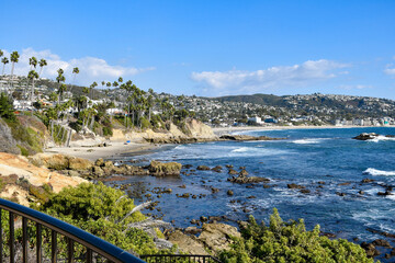 Obraz premium View from Heisler Park towards the main beach at Laguna Beach in Orange County, Southern California. 