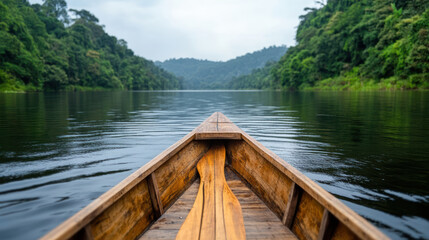 Obraz premium boat gliding slowly down peaceful river surrounded by lush greenery creates serene atmosphere