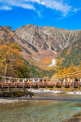 上高地の河童橋の紅葉_5
