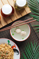 TRADITIONAL FOOD MEAT BALL WITH NOODLE