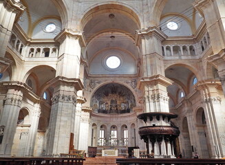 Naklejka premium Archs and architecture of the roof in Duomo of Pavia, (Pavia cathedral), Lombardy, Italy.