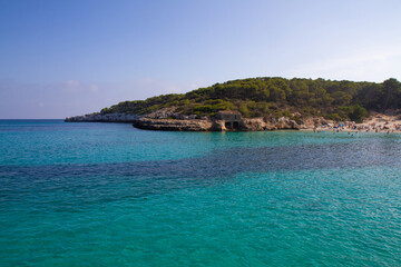 Fototapeta premium a beautiful landscape of a sea beach and mountainous mountains