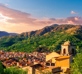 Obraz premium Mountain town view. Mountain landscape of beautiful village in Sicily, Italy. A town in a beautiful mountain valley. Mountain valley town during sunset in evening light