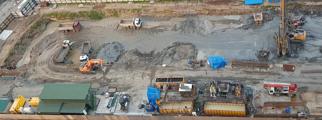 Construction with cranes and excavators