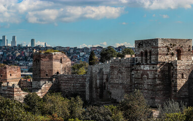 Obraz premium Magical Istanbul: The City Between ContinentsSunset Over the Bosphorus Bridge The Blue Mosque at Night The Grand Bazaar: Colors and Traditions Panoramic View of Istanbul with Hagia Sophia