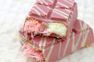 Trendy pink Angel Hair Chocolate bar with Turkish pishmaniye cotton candy filling close up