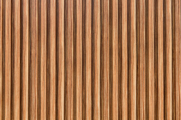 주황 세로줄 나무 벽