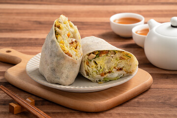 Delicious popiah, lumpia, Taiwanese spring roll food.