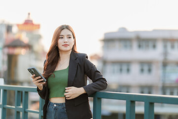 Fototapeta premium A young businesswoman discusses work after hours to finalize a deal. Dressed in formal attire, she confidently communicates with professionalism in a focused yet relaxed atmosphere.