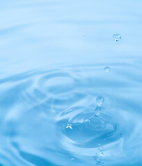 美しい水滴のアクション