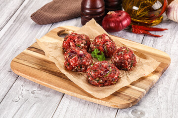 Raw beef meatballs for cooking