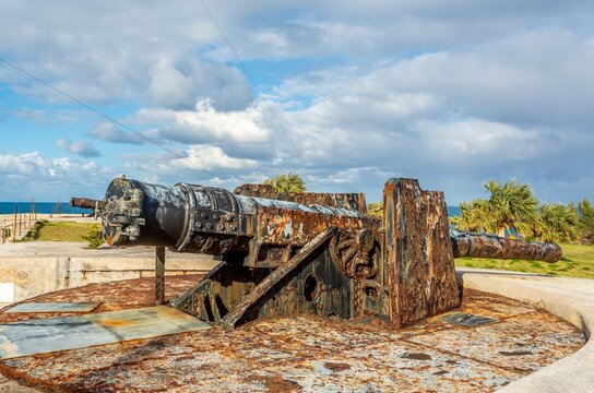 St. David's Battery, UNESCO, four guns installed 1910 by British to defend deep water channel leading to Royal Navy Dockyard and Hamilton, Bermuda