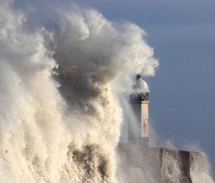 Storm waves (Storm Eowyn), Porthcawl Pier, South Wales