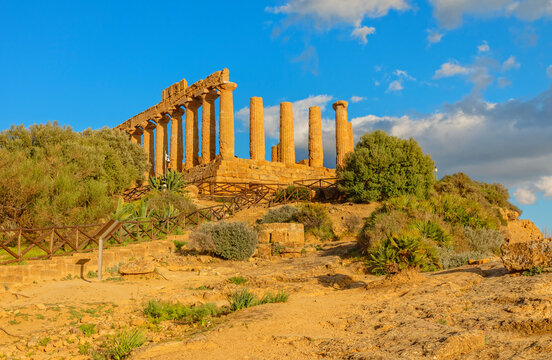 Temple of Juno, at sunset, Valley of Temples, Agrigento, UNESCO, Sicily