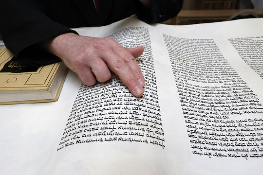 Celebration of Purim festival, Rabbi reading the Meghilat (Book of Esther), Beth Loubavitch Synagogue, Montrouge