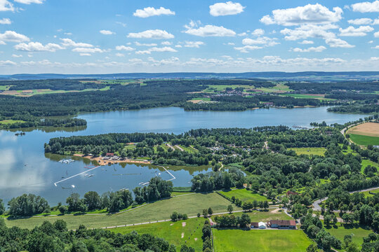 Der Urlaubsort Absberg am Brombachsee in Altm&uuml;hlfranken von oben