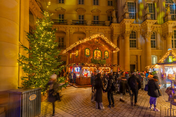 Christmas market stalls in Schluterhof des Berliner Schlosses at dusk, Mitte, Berlin, Germany