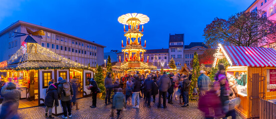 Christmas Market stalls in the market square in Altstadt Spandau at dusk, Spandau, Berlin, Germany