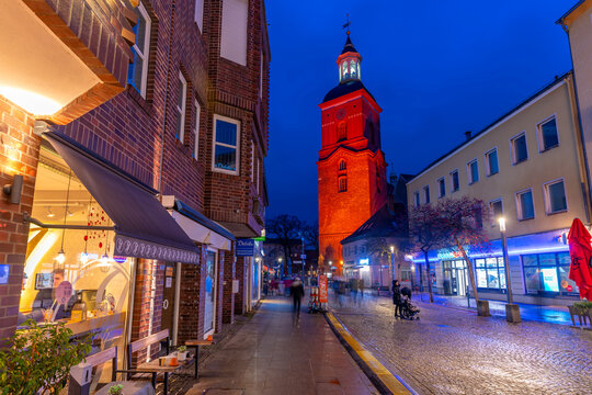View of St. Nikolai Church in Altstadt Spandau at dusk, Spandau, Berlin, Germany