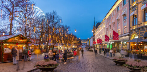 View of cafes, bars and architecture on Karl Johans Gate and Royal Palace at Christmas, Oslo, Norway