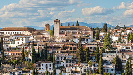 Panorama del barrio del Albaicín con el mirador de san Nicolas desde la Alhambra, Granada España