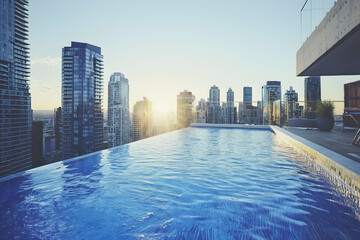 Fototapeta premium Perched atop a hotel building, a sparkling pool offers a stunning skyline view.