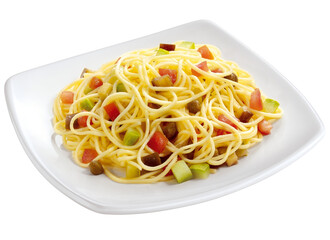 prato com espaguete com legumes e bacon isolado em fundo transparente