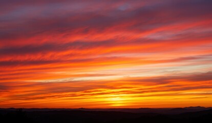 Fototapeta premium Colorful sunset over horizon with dramatic clouds, showcasing nature's beauty and peaceful outdoor atmosphere.