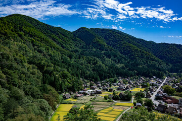 山と村