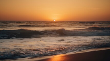 Obraz premium Serene sunset over tranquil ocean waves.