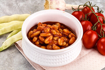 White baked bean in tomato sauce