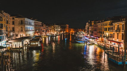 Fototapeta premium Venice at night from Rialto Bridge