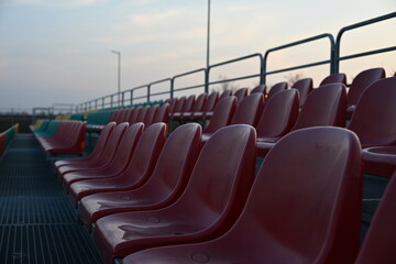 trybuny sportowe siedziska kolorowe © Miroslaw