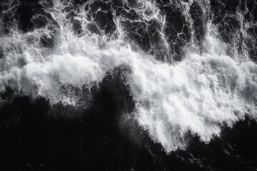Obraz premium Powerful black and white ocean wave crashing with texture