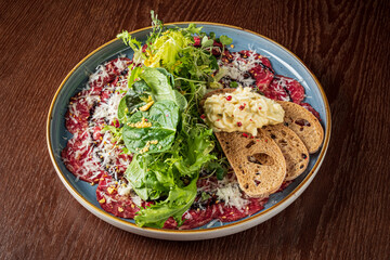 carpaccio with bread and salad