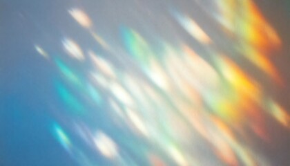 光のヴェール　虹色に滲む静かな瞬間　ホログラフィックに揺らめく抽象の光と影