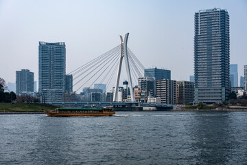 Obraz premium 隅田川、晴海運河沿いの風景