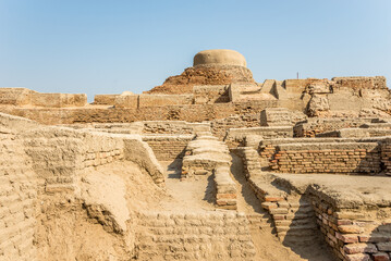 Obraz premium View at the Stupa in Archaeological site Mohenjo-daro in Larkana - Pakistan