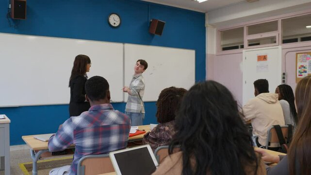 Classroom presentation engages students in interactive discussion