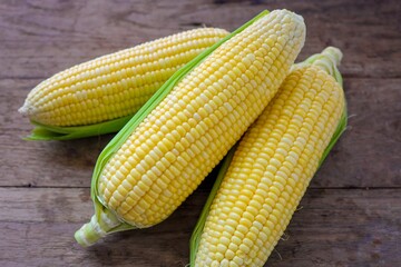 Sweet corn , Raw yellow Sweet corn on wooden background